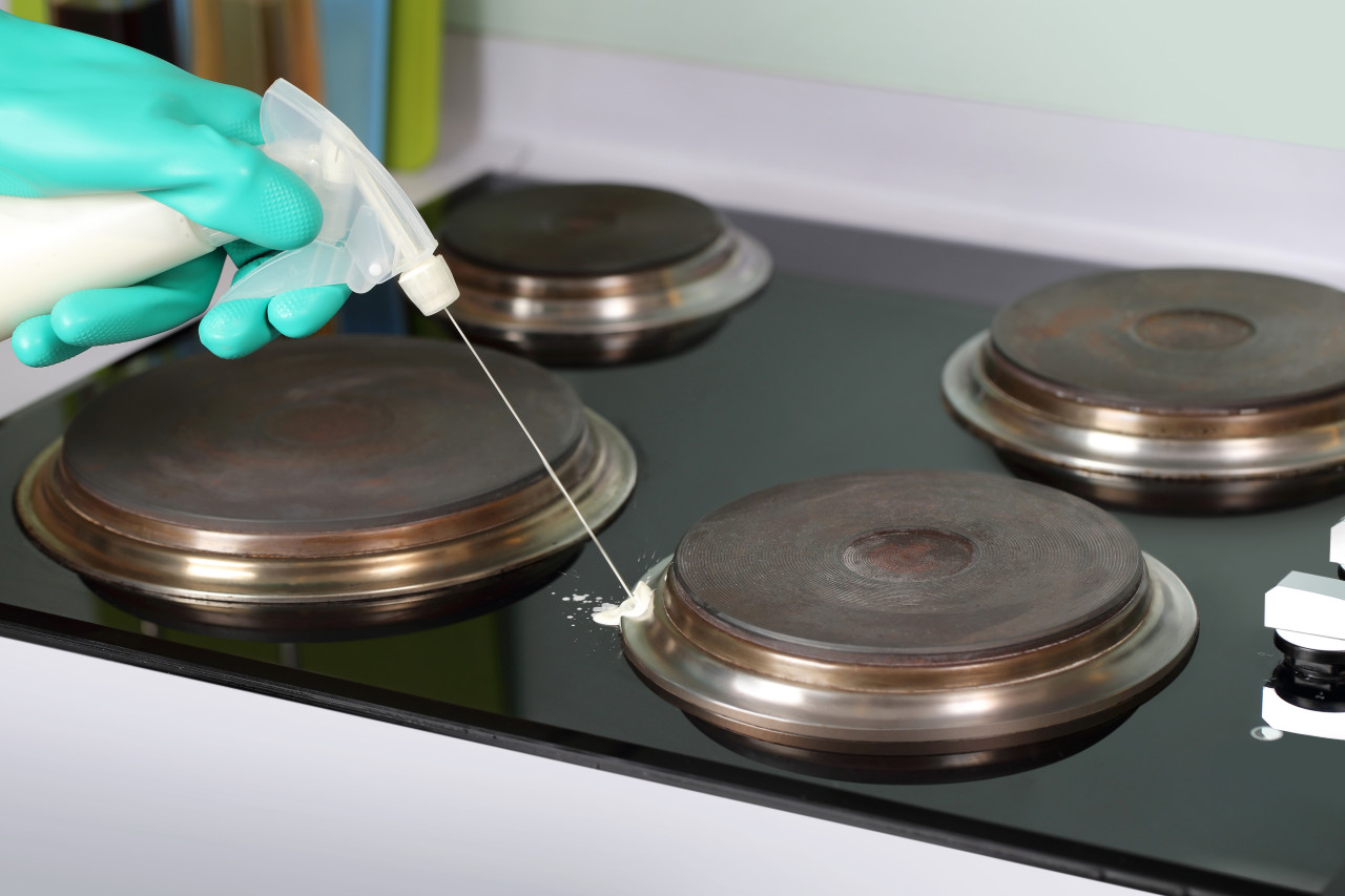 Spray cleaning a stove